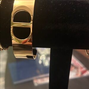 Chic Gold toned Open Cuff fashion Bracelet.. sophisticated opulence!!